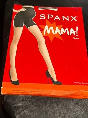 SPANX Mama Short Maternity Tights